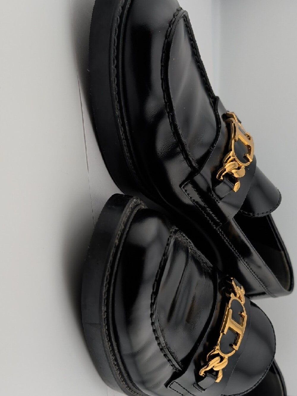 Tod's Black Leather Made In Italy Gold Metal Logo Women's 38.5 - Picture 6 of 16